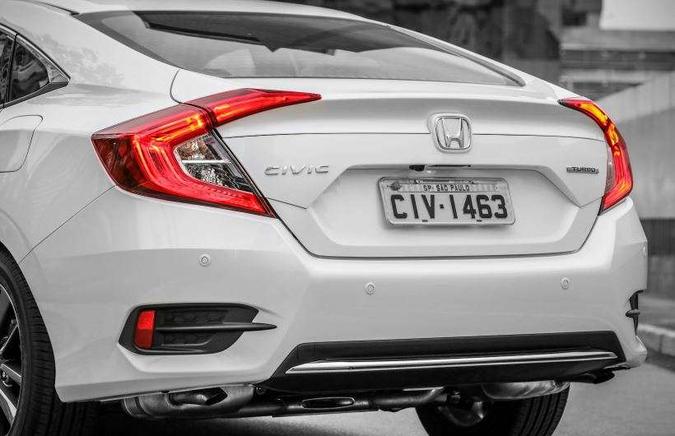 Para-choque traseiro ganhou barra cromada na porção inferior(foto: Honda/Divulgação) Para-choque traseiro ganhou barra cromada na porção inferior(foto: Honda/Divulgação)