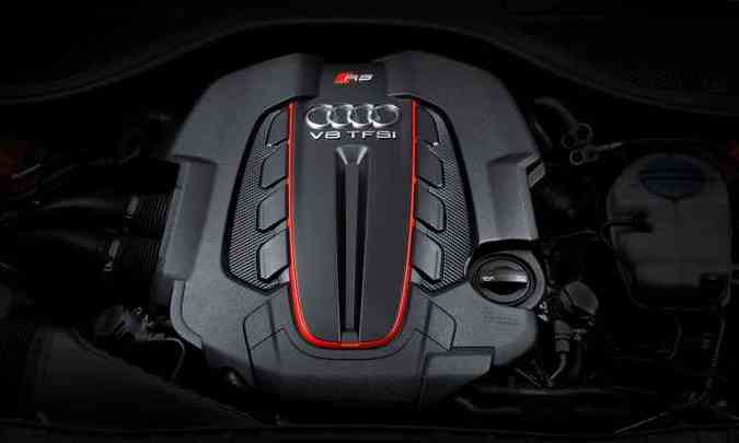O motor fica escondido sob uma capa, mas mostra toda sua potncia e torque com facilidade(foto: Audi/Divulgao)