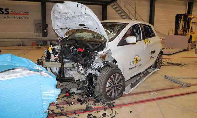 Vendido no Brasil por mais de R$ 200 mil, Renault Zoe zerou o teste de impacto do Euro NCAP(foto: Euro NCAP/Divulgação)