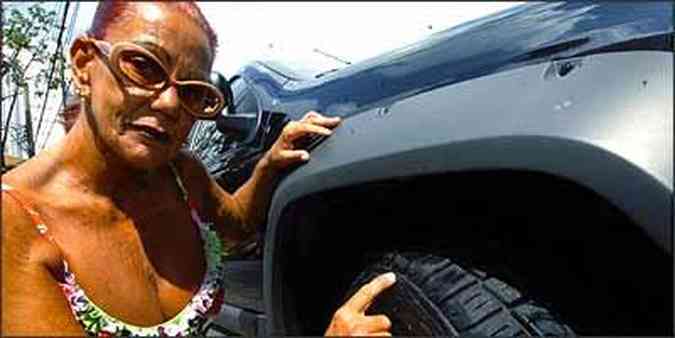 Ana Isabel teve problemas com o pneu do Palio Locker(foto: Maria Tereza Correia/EM/D.A Press - 24/4/09)