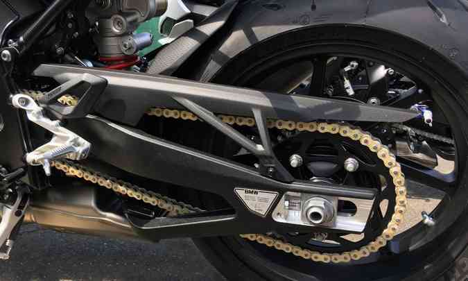 Em algumas motos, a corrente de transmissão dispensa lubrificação(foto: Kawasaki/Divulgação)