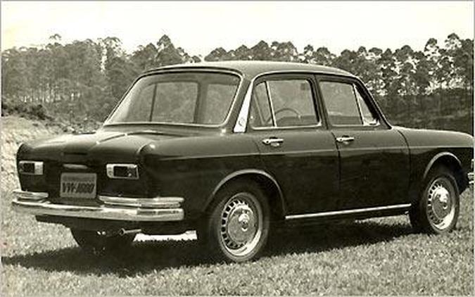 O VW 1.600 era um sed� com tr�s volumes bem definidos; modelo 1969 tinha far�is retangulares