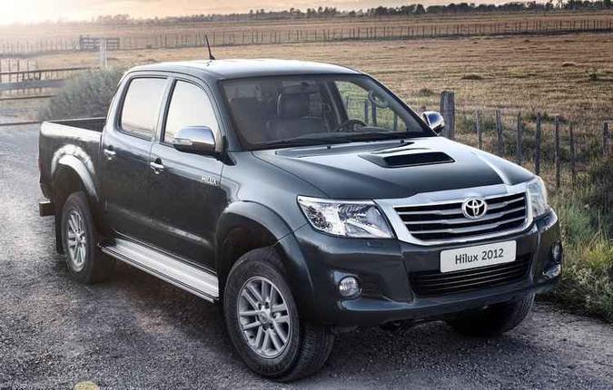 Hilux, produzida entre 2011 e 2014, é um dos modelos convocados (foto: Toyota/Divulgação) Hilux, produzida entre 2011 e 2014, é um dos modelos convocados (foto: Toyota/Divulgação)