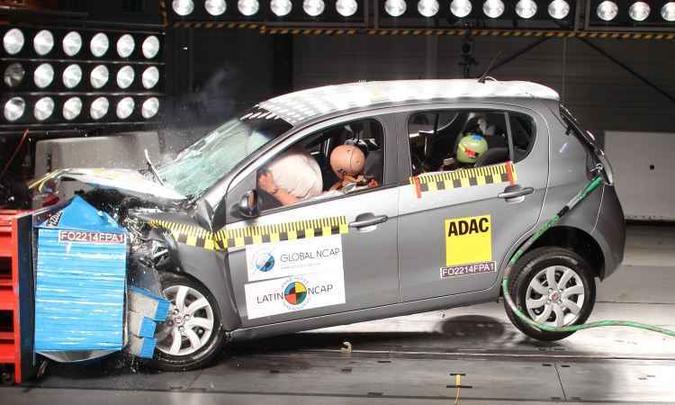 Somados os impactos lateral e frontal (foto), Fiat Palio recebeu uma estrela na proteção adulto(foto: Latin NCap/Divulgaão) Somados os impactos lateral e frontal (foto), Fiat Palio recebeu uma estrela na proteção adulto(foto: Latin NCap/Divulgaão)