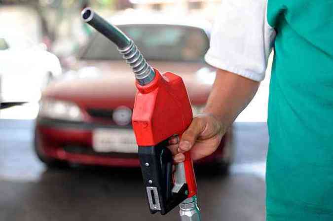 Objetivo da medida  desovar 1 bilho de litros de etanol estocados(foto: Leandro Couri/EM/D.A Press)