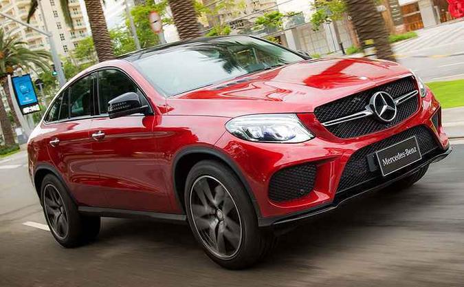 GLE V6 biturbo concorre com BMW X6 e as linhas são muito semelhantes(foto: Estúdio Malagrine/Divulgação/Mercedes Benz) GLE V6 biturbo concorre com BMW X6 e as linhas são muito semelhantes(foto: Estúdio Malagrine/Divulgação/Mercedes Benz)