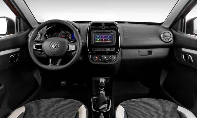 Tela do sistema multimídia é destaque no painel da versão Intense (foto: Renault/Divulgação) Tela do sistema multimídia é destaque no painel da versão Intense (foto: Renault/Divulgação)
