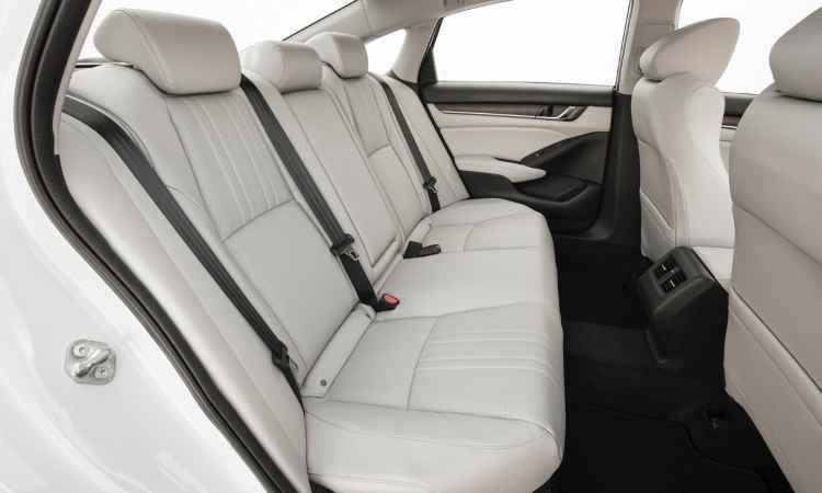 Resultado de imagem para Honda Accord 2018 está com mais espaço equipado