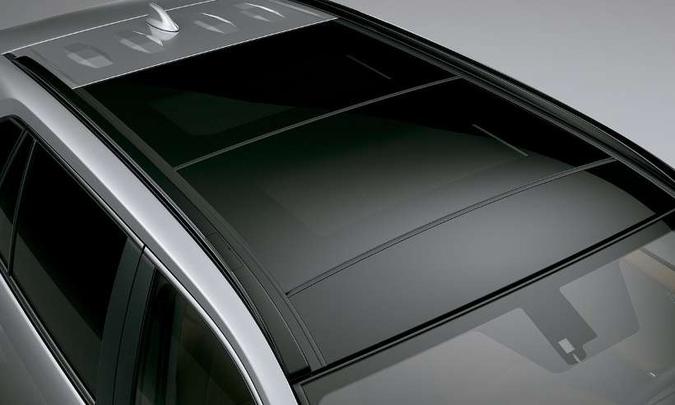 A versão SX Hybrid acrescenta ainda teto solar tipo Wide Moonroof(foto: Toyota/Divulgação) A versão SX Hybrid acrescenta ainda teto solar tipo Wide Moonroof(foto: Toyota/Divulgação)