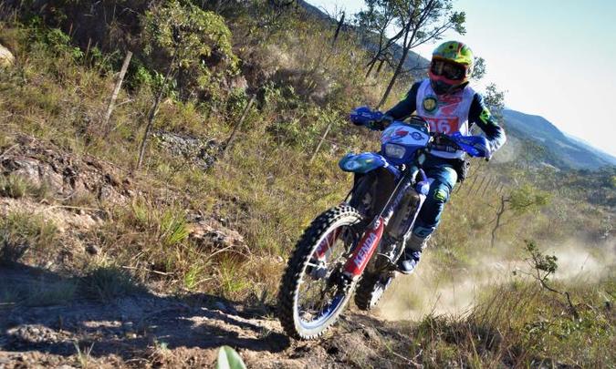 Jomar Grecco mostrou as habilidades com sua Yamaha WR 450 e faturou o primeiro lugar na categoria Máster(foto: Léo Corrosivo/TCMG/Divulgação) Jomar Grecco mostrou as habilidades com sua Yamaha WR 450 e faturou o primeiro lugar na categoria Máster(foto: Léo Corrosivo/TCMG/Divulgação)