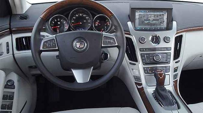 O motivo do recall  o sistema de airbags do luxuoso modelo
