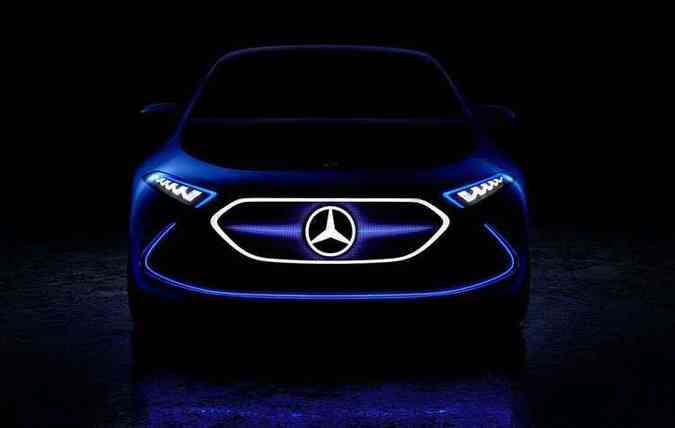 Conjunto de luzes na frente do carro chama ateno(foto: Mercedes-Benz/Divulgao)