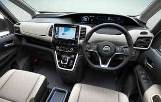 Interior da minivan recebeu toques de azul, bem como a carroceria. Foto: Nissan / Divulgao