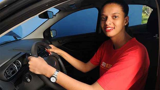 Grávida de quatro meses, a educadora física Juliana Silva dos Santos optou por um sedã e decidiu pelo Ka , na Pisa(foto: Cristina Horta/EM/D.A Press) Grávida de quatro meses, a educadora física Juliana Silva dos Santos optou por um sedã e decidiu pelo Ka , na Pisa(foto: Cristina Horta/EM/D.A Press)