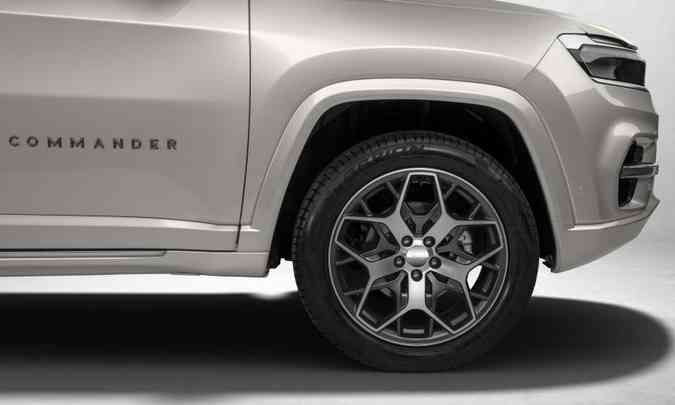 A Jeep oferece diferentes desenhos de rodas de liga leve nos aros de 18 e 19 polegadas(foto: Jeep/Divulgação)