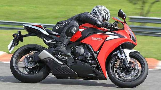 Os freios ABS são opcionais e têm precisão cirúrgica(foto: Honda/Divulgacao ) Os freios ABS são opcionais e têm precisão cirúrgica(foto: Honda/Divulgacao )