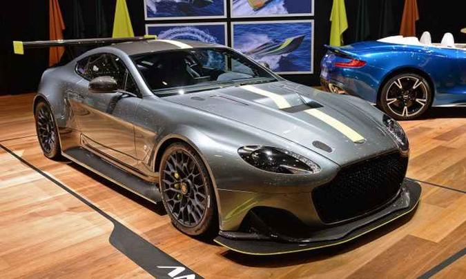 Aston Martin Vantage AMR tem carroceria leve e conta com motor de 507cv, além de rodas com cubo rápido(foto: Fabrice Coffrini/AFP) Aston Martin Vantage AMR tem carroceria leve e conta com motor de 507cv, além de rodas com cubo rápido(foto: Fabrice Coffrini/AFP)