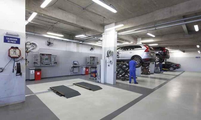 Na oficina, cliente é recebido por técnicos que explicam o serviço a ser executado(foto: Volvo/Divulgação) Na oficina, cliente é recebido por técnicos que explicam o serviço a ser executado(foto: Volvo/Divulgação)