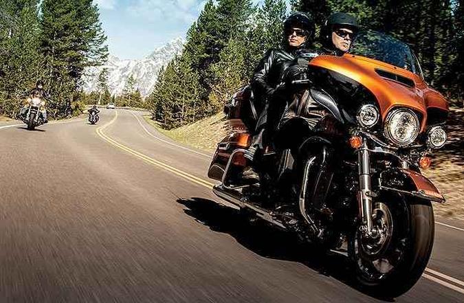 A carenagem dianteira favorece a aerodinâmica e abertura frontal para ventilação(foto: Harley-Davidson/Divulgação) A carenagem dianteira favorece a aerodinâmica e abertura frontal para ventilação(foto: Harley-Davidson/Divulgação)