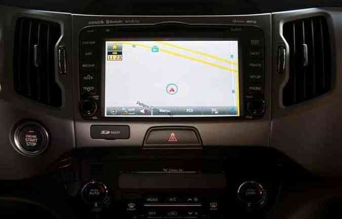 GPS integrado ao painel de srie nas verses top de linha(foto: Kia/Divulgao)