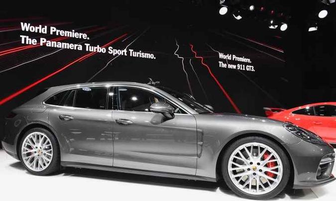 Porsche Panamera Turbo Sport Turismo é a nova perua da marca alemã, com opções de motorização que vão de 330cv a 550cv(foto: Fabrice Coffrini/AFP) Porsche Panamera Turbo Sport Turismo é a nova perua da marca alemã, com opções de motorização que vão de 330cv a 550cv(foto: Fabrice Coffrini/AFP)