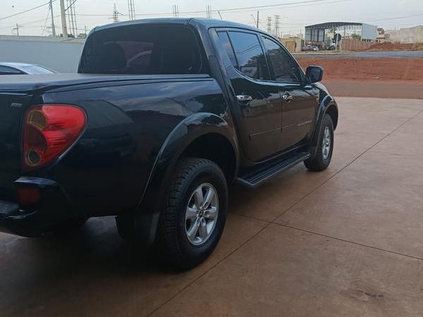 Mitsubishi L200 Triton Hpe 3.2 CD Tb Int.diesel Aut 2009 R$ 74.900,00 MG VRUM