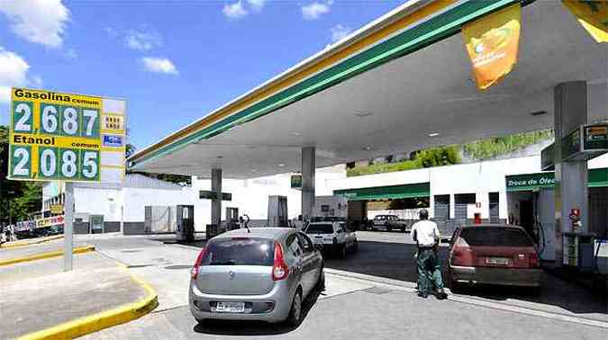 Com preo prximo ao da gasolina, etanol fica em desvantagem para o consumidor(foto: Juarez Rodrigues/EM/D.A PRESS)