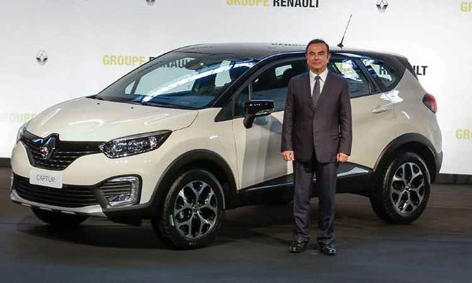 Renault Captur e o CEO da aliança Renault-Nissan, o brasileiro Carlos Ghosn(foto: Rodolfo Buhrer/Divulgação Renault) Renault Captur e o CEO da aliança Renault-Nissan, o brasileiro Carlos Ghosn(foto: Rodolfo Buhrer/Divulgação Renault)