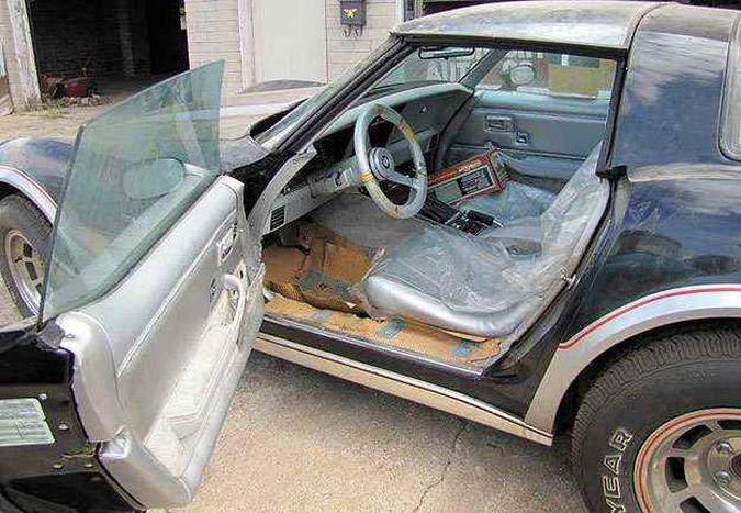 Plástico nos bancos e capa no volante: carro de 1978 nunca foi utilizado!(foto: VanDerBrink Auctions/Divulgação) Plástico nos bancos e capa no volante: carro de 1978 nunca foi utilizado!(foto: VanDerBrink Auctions/Divulgação)