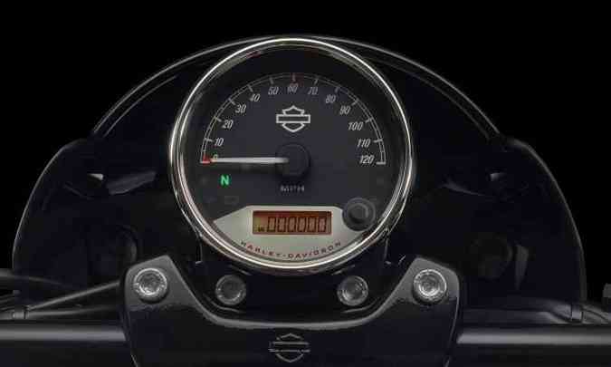Relojo no centro do guido  instrumento nico do painel(foto: Harley-Davidson/Divulgao)