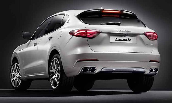 Quatro escapes, lanternas de leds e aerofólio na traseira de teto curvo(foto: Maserati/Divulgação) Quatro escapes, lanternas de leds e aerofólio na traseira de teto curvo(foto: Maserati/Divulgação)
