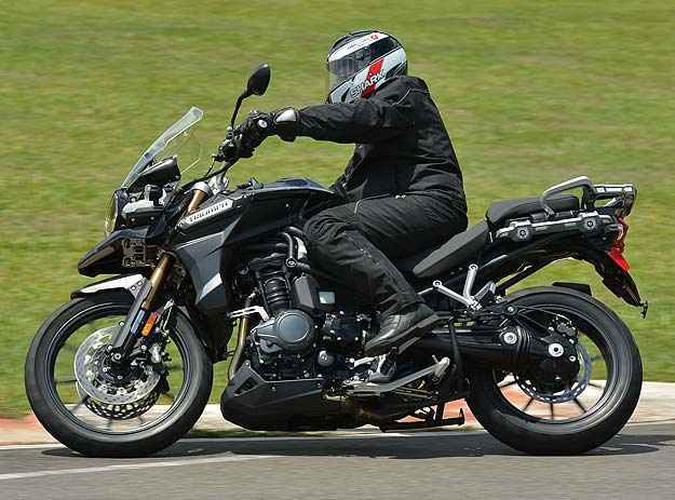 Tiger Explorer 1200 tem controle de tração e vocação para longas distâncias(foto: Sthefan Solon/Triumph/Divulgação) Tiger Explorer 1200 tem controle de tração e vocação para longas distâncias(foto: Sthefan Solon/Triumph/Divulgação)