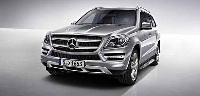 A nova geração do 500 tem comprimento de 5,12 m de comprimento, 3,07 m de entre-eixos e 2,14 m de largura(foto: Mercedes-Benz/divulgação) A nova geração do 500 tem comprimento de 5,12 m de comprimento, 3,07 m de entre-eixos e 2,14 m de largura(foto: Mercedes-Benz/divulgação)