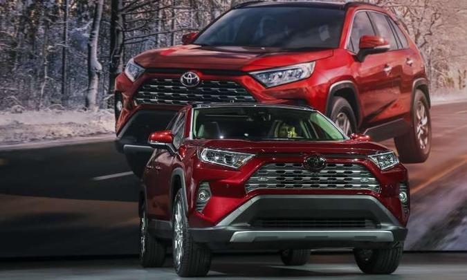 Novo Toyota RAV4 chegará ao mercado mundial no fim do ano, mas no Brasil só em 2019(foto: Drew Angerer/AFP) Novo Toyota RAV4 chegará ao mercado mundial no fim do ano, mas no Brasil só em 2019(foto: Drew Angerer/AFP)