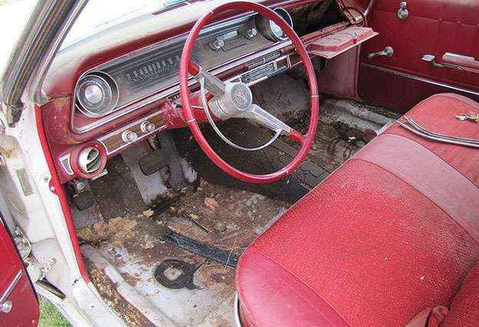 Carro equipado com ar-condicionado e rádio AM. Interior sofreu ação do tempo mas...(foto: Divulgação) Carro equipado com ar-condicionado e rádio AM. Interior sofreu ação do tempo mas...(foto: Divulgação)