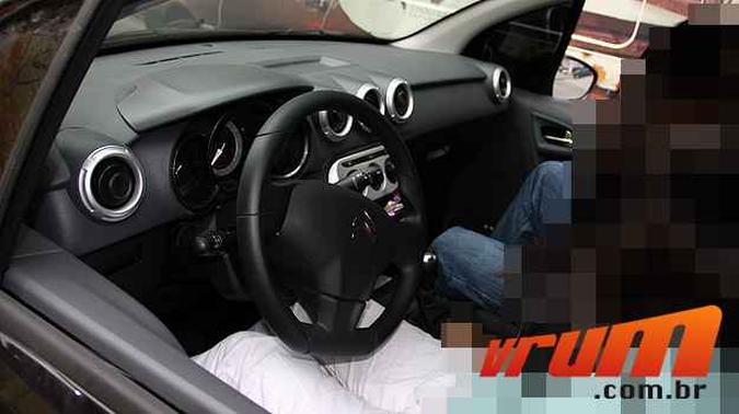 Painel � semelhante aos do C3 Picasso e AirCross nacionais (foto: Marlos Ney Vidal/EM/D.A Press)