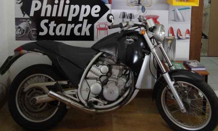 Téo Mascarenhas/EM/D.A Press A italiana Aprilia Motó 650, de 2000, projetada pelo badalado arquiteto francês Philippe Starck, vencedor de vários prêmios de design - Téo Mascarenhas/EM/D.A Press