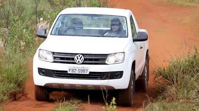 A caminhonete da Volks se d� bem em todos os tipos de terreno e o visual imponente chama a aten��o