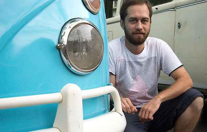 Kombi Standard 1974 - O engenheiro eletricista Daniel Martins Pinheiro é um dos donos da Kombi Standard 1974 - O engenheiro eletricista Daniel Martins Pinheiro é um dos donos da