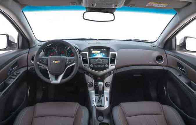  Cabine conta com volante com regulagem de altura e profundidade (foto: Chevrolet/Divulgao)