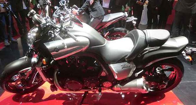 A Yamaha V-Max, com motor de quatro cilindros em V e 200cv, chega por R$ 99 mil (foto: Teo Mascarenhas/Esp. EM ) A Yamaha V-Max, com motor de quatro cilindros em V e 200cv, chega por R$ 99 mil (foto: Teo Mascarenhas/Esp. EM )
