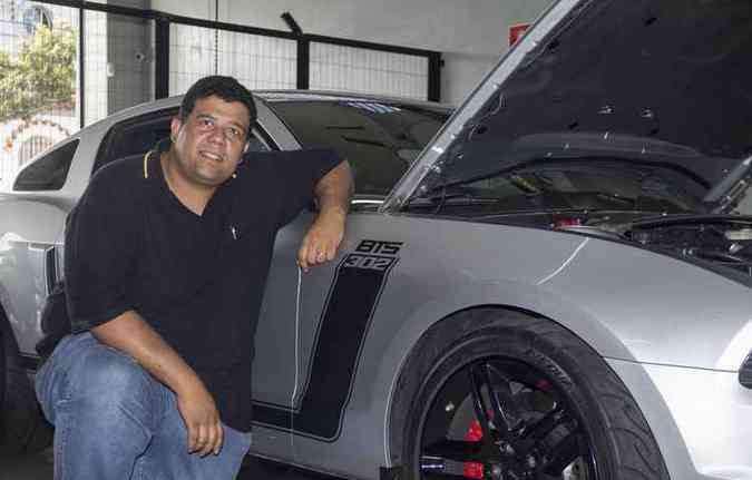 Pedro Bezerra, empresrio, deseja participar de competies com o seu Mustang (foto: Marcio Fuji/Cortesia)