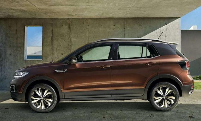 Modelo nacional é 9 centímetros mais longo que o europeu, tem mais 8,8cm de entre-eixos e é 1,1cm mais alto(foto: Volkswagen/Divulgação) Modelo nacional é 9 centímetros mais longo que o europeu, tem mais 8,8cm de entre-eixos e é 1,1cm mais alto(foto: Volkswagen/Divulgação)