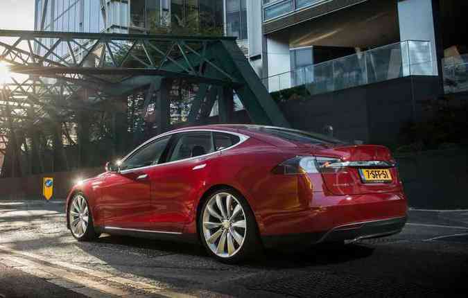 A Tesla  conhecida por vender seus veculos atravs do prprio site(foto: Tesla/Divulgao)