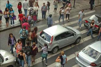 A maioria ainda ignora os princípios básicos de civilidade e tumultua a circulação de veículos(foto: Estado de Minas) A maioria ainda ignora os princípios básicos de civilidade e tumultua a circulação de veículos(foto: Estado de Minas)