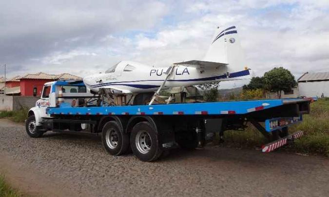 Após obter o registro da Anac, aeronave foi transportada de caminhão até Pará de Minas(foto: Arquivo pessoal) Após obter o registro da Anac, aeronave foi transportada de caminhão até Pará de Minas(foto: Arquivo pessoal)