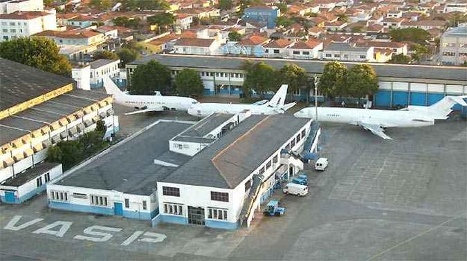Aviões da Vasp estão abandonados na área que pertence à companhia falida no Aeroporto de Congonhas(foto: AFP) Aviões da Vasp estão abandonados na área que pertence à companhia falida no Aeroporto de Congonhas(foto: AFP)