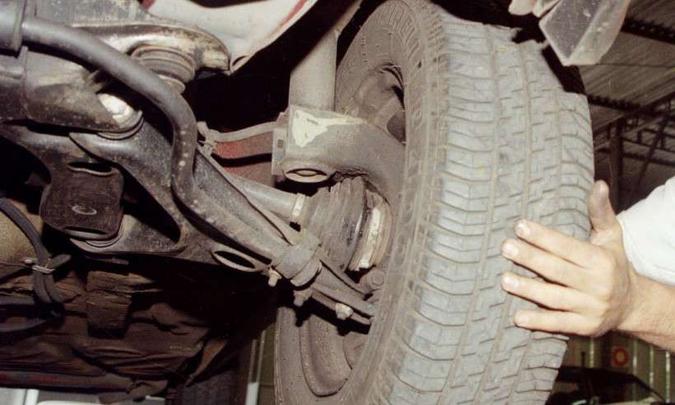 Ruídos estranhos na dianteira do carro podem significar problemas na suspensão(foto: Arquivo EM) Ruídos estranhos na dianteira do carro podem significar problemas na suspensão(foto: Arquivo EM)