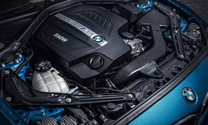 O motor é a cereja do bolo, com 370cv(foto: Uwe Fischer/BMW/Divulgação) O motor é a cereja do bolo, com 370cv(foto: Uwe Fischer/BMW/Divulgação)