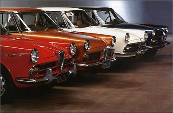 Todas as frentes do modelo: a primeira � do FNM JK2000; depois vem a vers�o esportiva TIMB, com o cap� liso; seguidos por dois modelos 2150(foto: Cl�udio Larangeira/Divulga��o - 19/1/06)